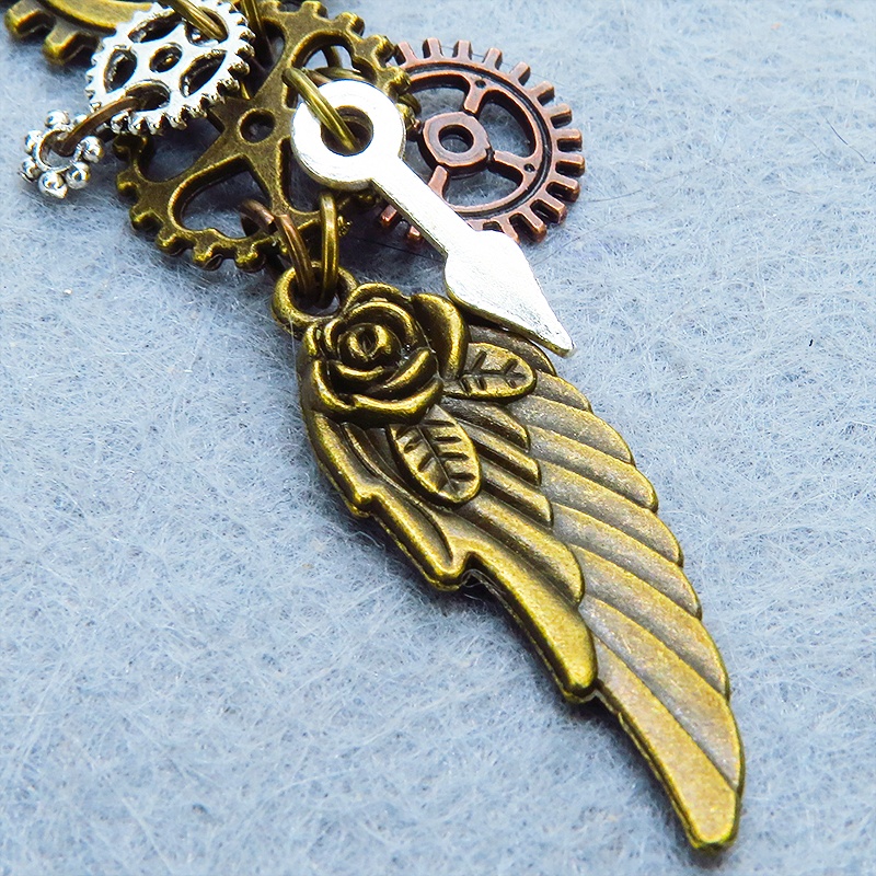 アンティークゴールド 翼と歯車を組合せたスチームパンク風のスリムなネックレス 長さ調整可