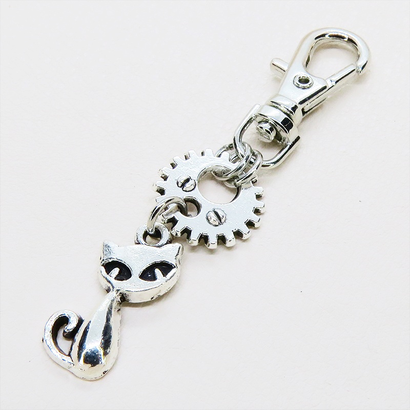 アンティークシルバー 猫と歯車・ギアを組合せたコンパクトなキーホルダー 金具交換可