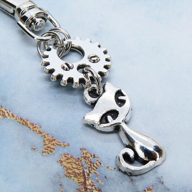 アンティークシルバー 猫と歯車・ギアを組合せたコンパクトなキーホルダー 金具交換可