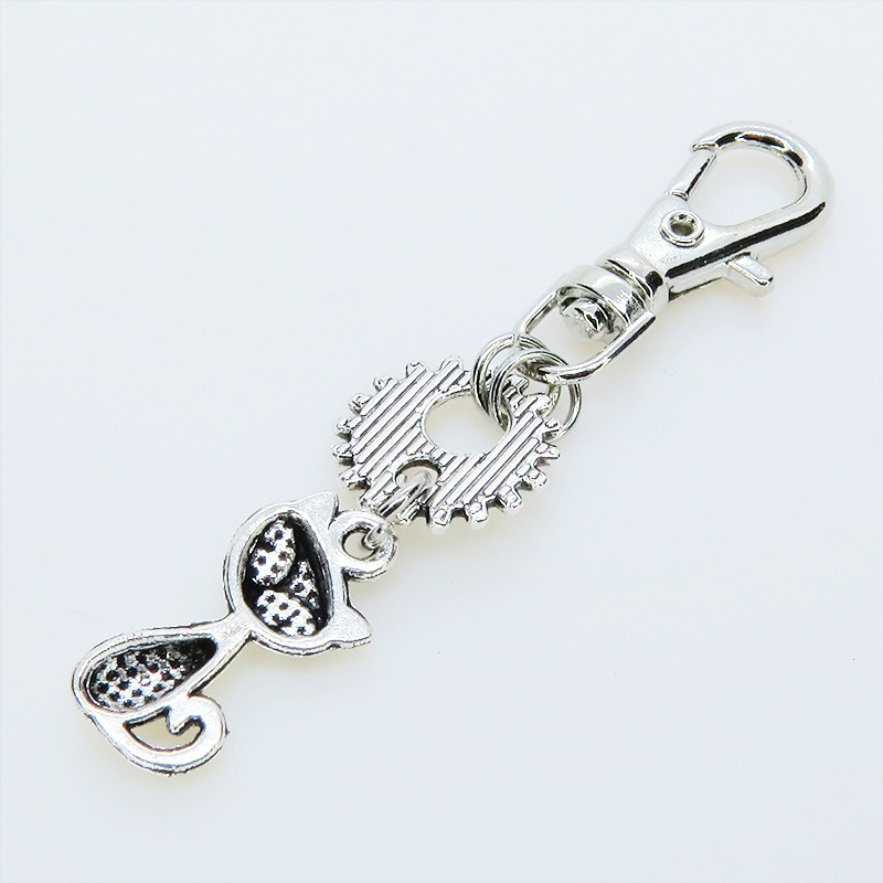 アンティークシルバー 猫と歯車・ギアを組合せたコンパクトなキーホルダー 金具交換可