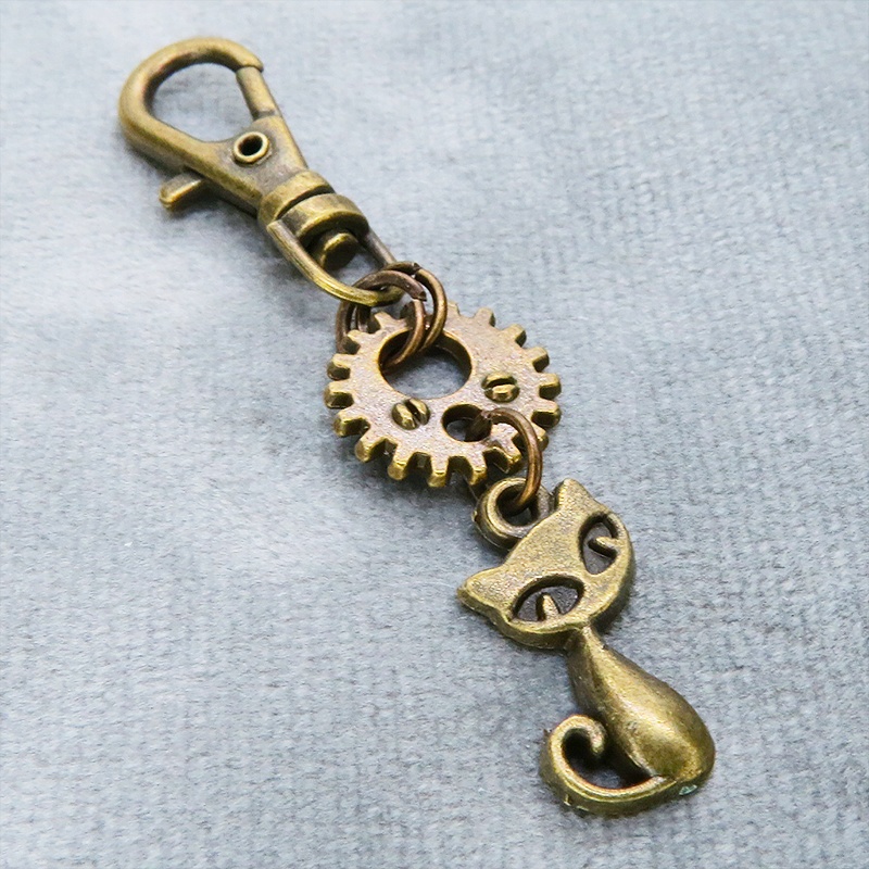 アンティークゴールド 猫と歯車・ギアを組合せたコンパクトなキーホルダー 金具交換可