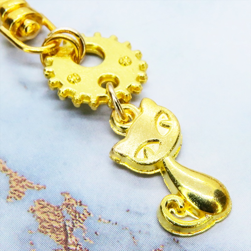 ゴールドカラー 猫と歯車・ギアを組合せたコンパクトなキーホルダー 金具交換可