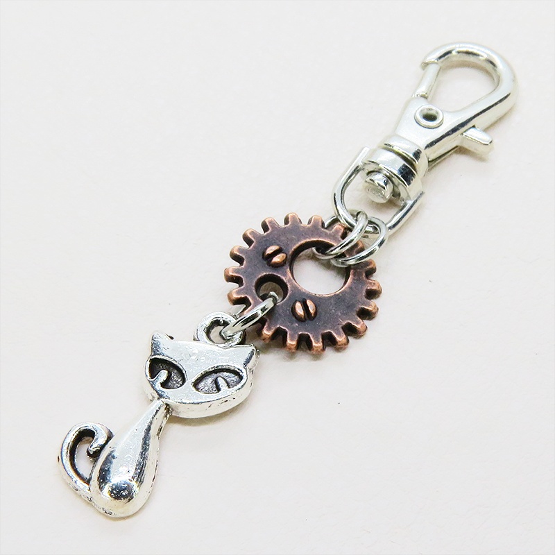 アンティークシルバー アンティークブロンズ 猫と歯車・ギアを組合せたコンパクトなキーホルダー 金具交換可