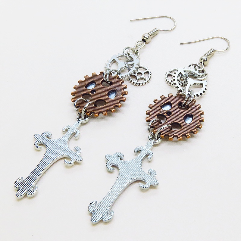 アンティークシルバー ロザリオと歯車を組合せたスリムなスチームパンクピアス アンティークブロンズ