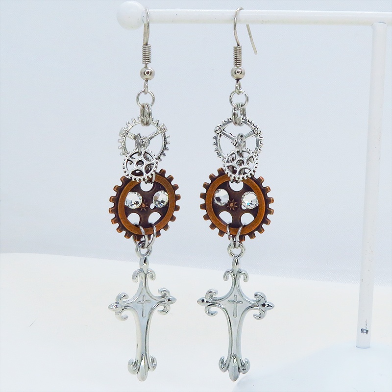 アンティークシルバー ロザリオと歯車を組合せたスリムなスチームパンクピアス アンティークブロンズ