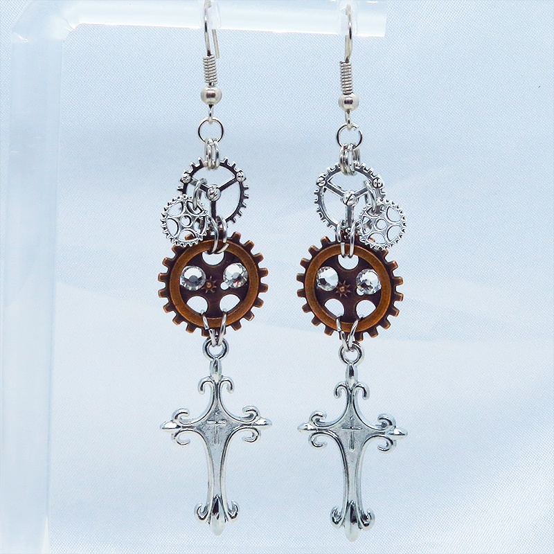 アンティークシルバー ロザリオと歯車を組合せたスリムなスチームパンクピアス アンティークブロンズ