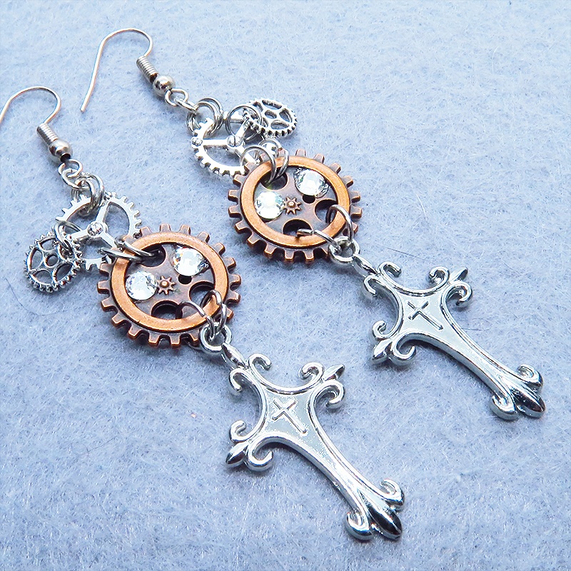 アンティークシルバー ロザリオと歯車を組合せたスリムなスチームパンクピアス アンティークブロンズ