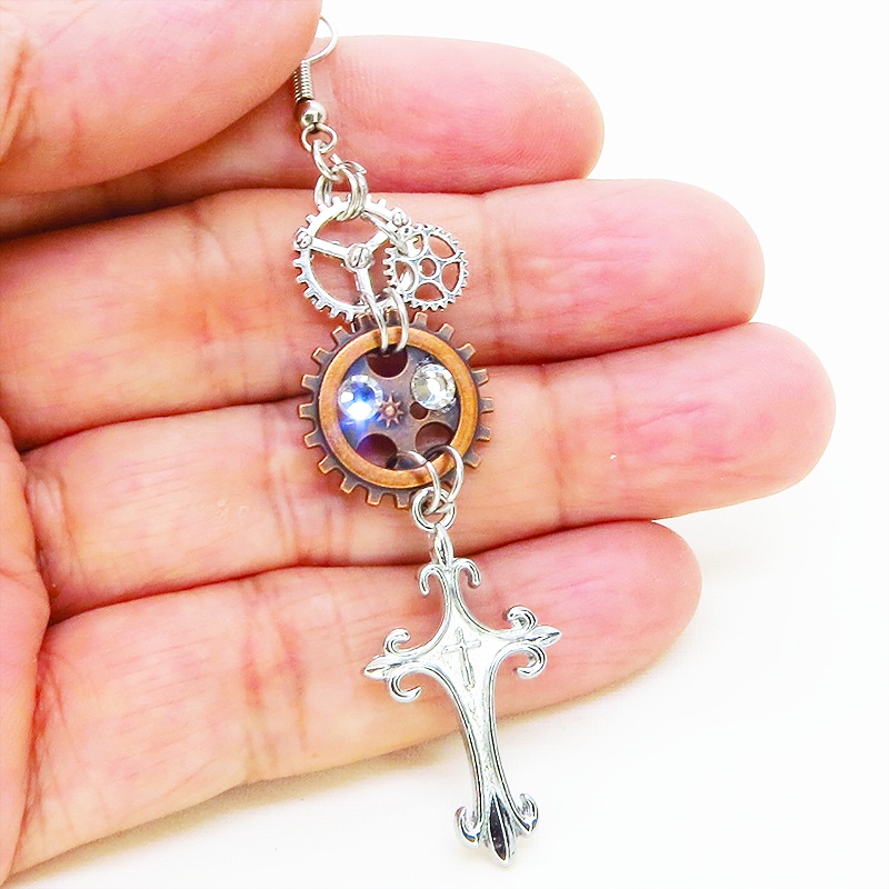 アンティークシルバー ロザリオと歯車を組合せたスリムなスチームパンクピアス アンティークブロンズ