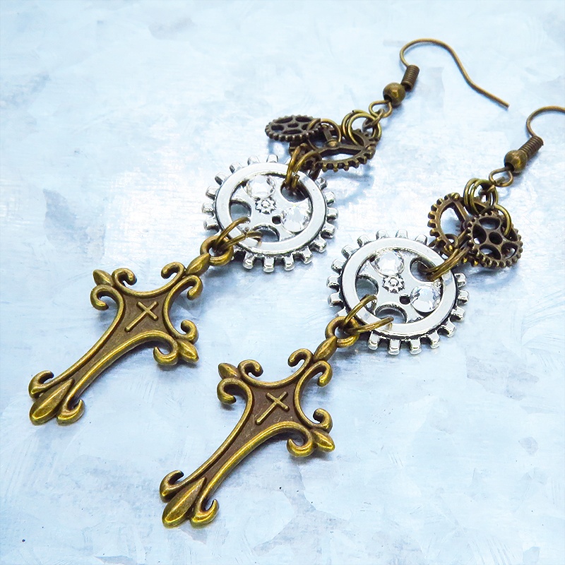 アンティークゴールド ロザリオと歯車を組合せたスリムなスチームパンクピアス アンティークシルバー