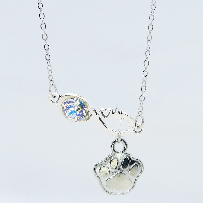 シルバーカラー クリスタル(クリア)のエターニティーと肉球モチーフを組合せたネックレス ステンレス可 長さ調整可