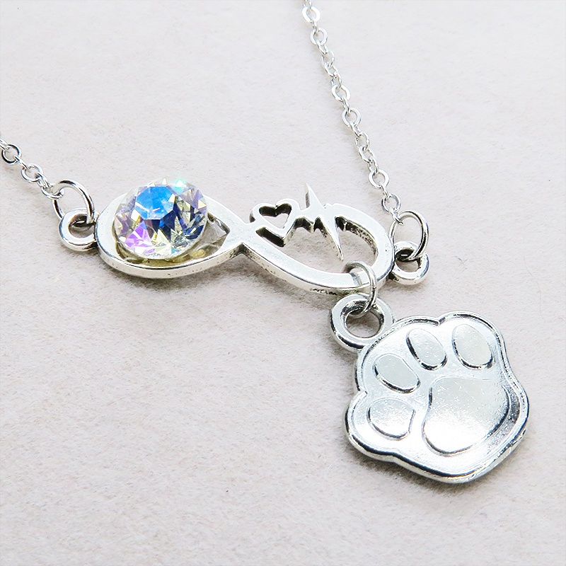 シルバーカラー クリスタル(クリア)のエターニティーと肉球モチーフを組合せたネックレス ステンレス可 長さ調整可