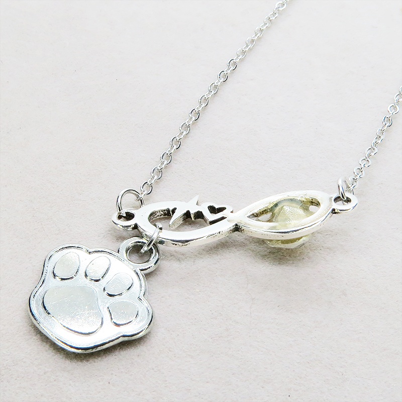 シルバーカラー クリスタル(クリア)のエターニティーと肉球モチーフを組合せたネックレス ステンレス可 長さ調整可
