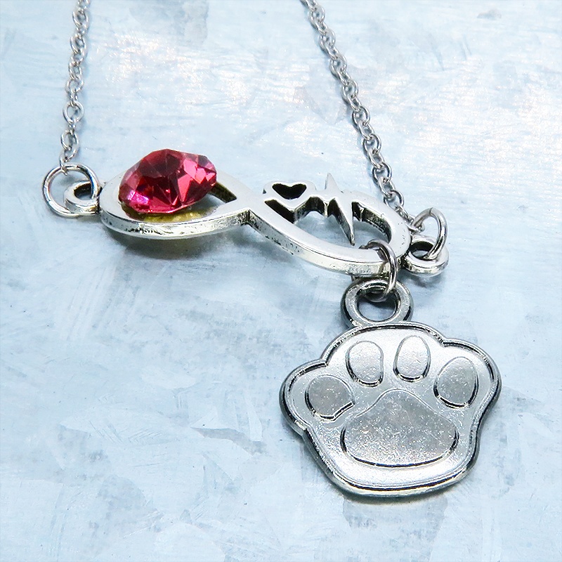 シルバーカラー クリスタル(マゼンタ)のエターニティーと肉球モチーフを組合せたネックレス ステンレス可 長さ調整可