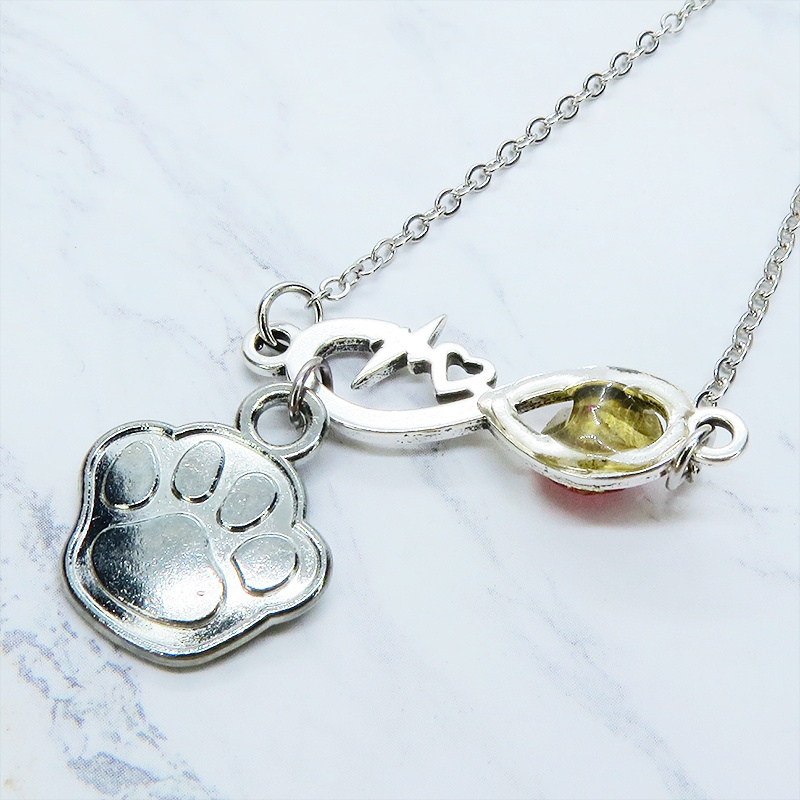 シルバーカラー クリスタル(マゼンタ)のエターニティーと肉球モチーフを組合せたネックレス ステンレス可 長さ調整可