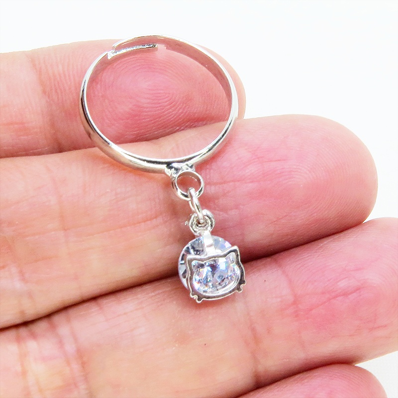 シルバーカラー 猫フレームのキュービックジルコニアのリング フリーサイズ(デフォルト13号)