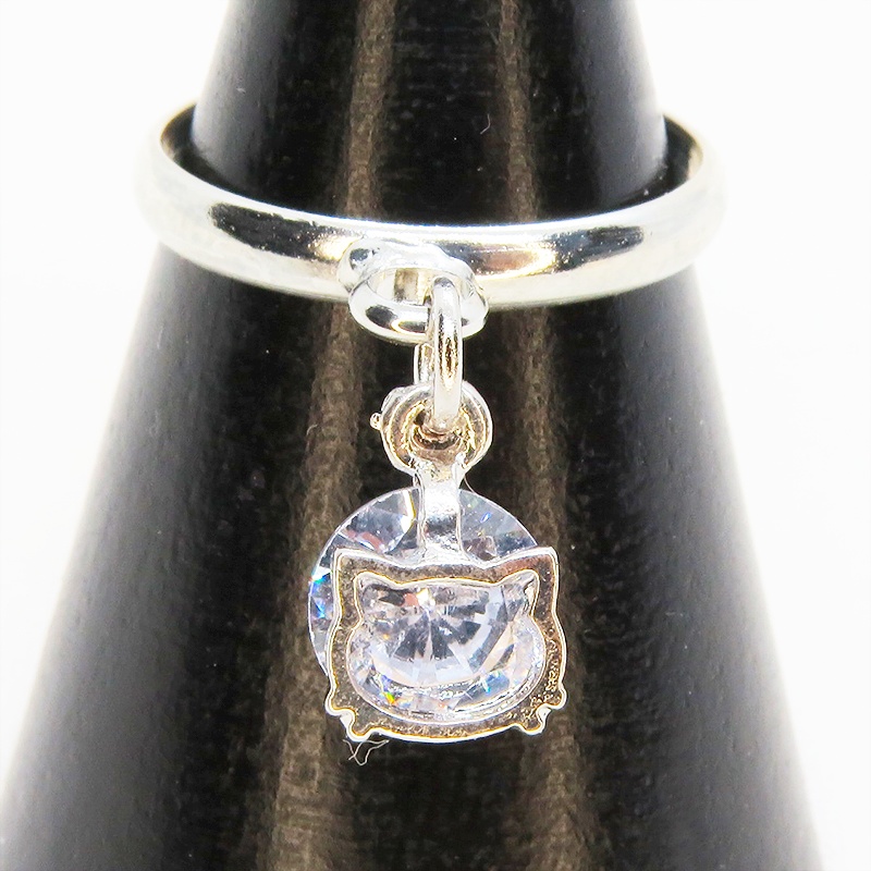 シルバーカラー 猫フレームのキュービックジルコニアのリング フリーサイズ(デフォルト13号)