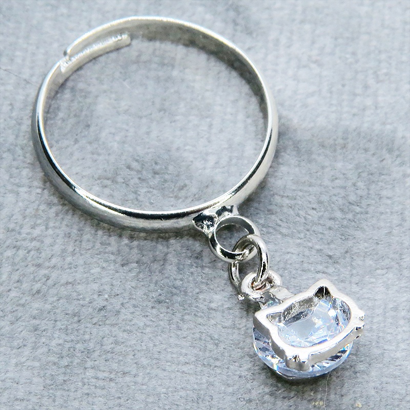 シルバーカラー 猫フレームのキュービックジルコニアのリング フリーサイズ(デフォルト13号)