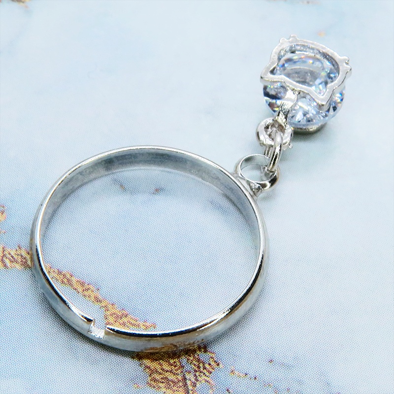 シルバーカラー 猫フレームのキュービックジルコニアのリング フリーサイズ(デフォルト13号)