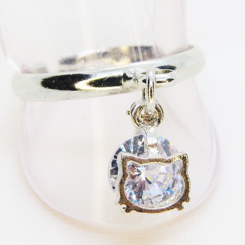 シルバーカラー 猫フレームのキュービックジルコニアのリング フリーサイズ(デフォルト13号)