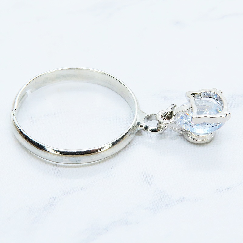 シルバーカラー 猫フレームのキュービックジルコニアのリング フリーサイズ(デフォルト13号)