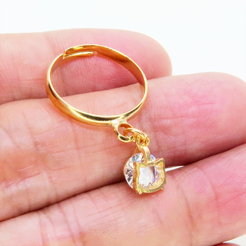 マットゴールド 猫フレームのキュービックジルコニアのリング フリーサイズ(デフォルト13号)