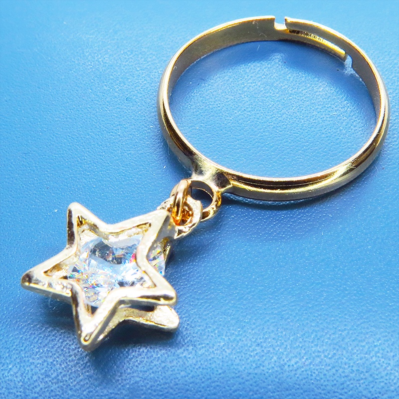 マットゴールド 星フレームのキュービックジルコニアのリング フリーサイズ(デフォルト13号)