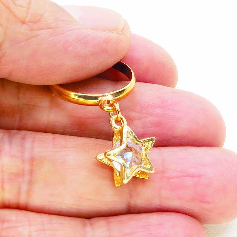 マットゴールド 星フレームのキュービックジルコニアのリング フリーサイズ(デフォルト13号)