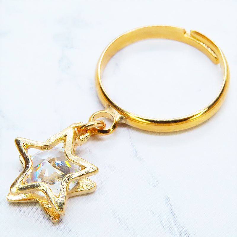 マットゴールド 星フレームのキュービックジルコニアのリング フリーサイズ(デフォルト13号)