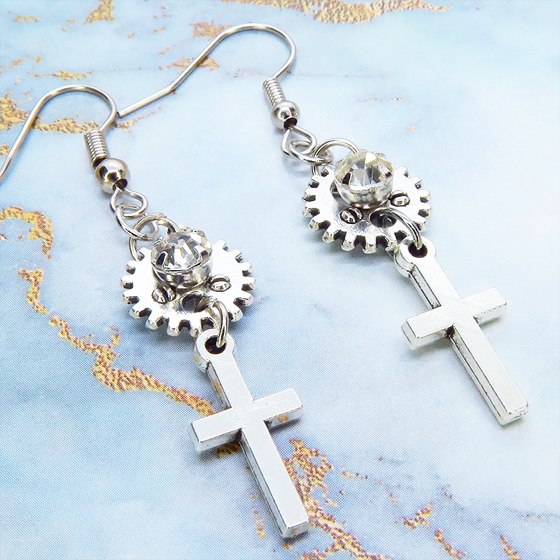アンティークシルバー ロザリオと歯車を組合せたコンパクトなピアス ラインストーン サージカル可