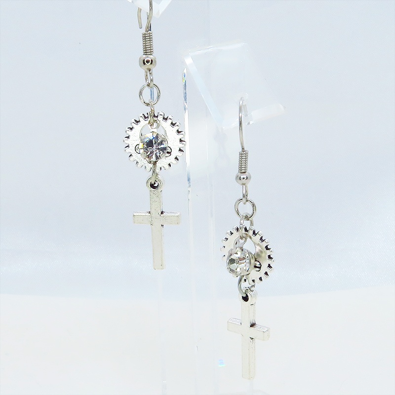 アンティークシルバー ロザリオと歯車を組合せたコンパクトなピアス ラインストーン サージカル可