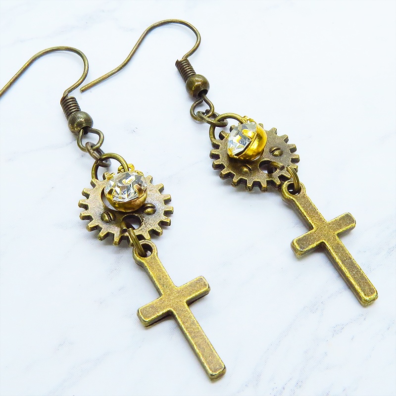 アンティークゴールド ロザリオと歯車を組合せたコンパクトなピアス ラインストーン