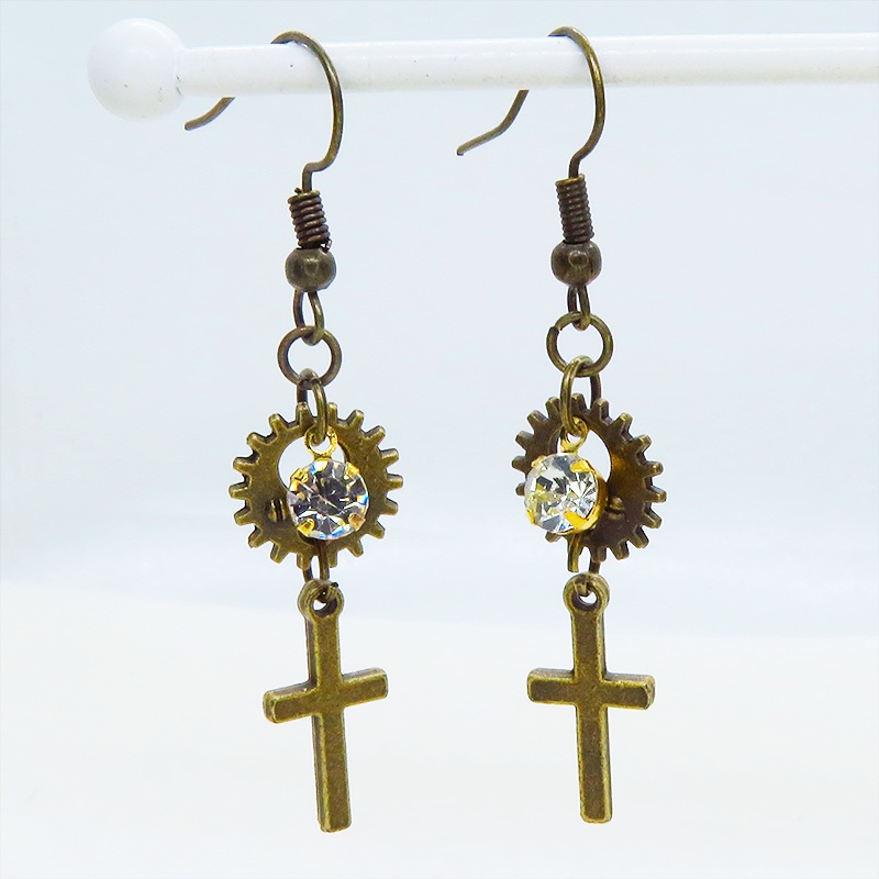 アンティークゴールド ロザリオと歯車を組合せたコンパクトなピアス ラインストーン