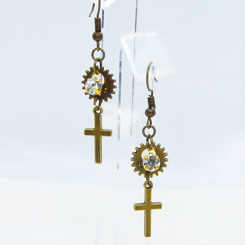 アンティークゴールド ロザリオと歯車を組合せたコンパクトなピアス ラインストーン