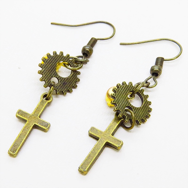 アンティークゴールド ロザリオと歯車を組合せたコンパクトなピアス ラインストーン