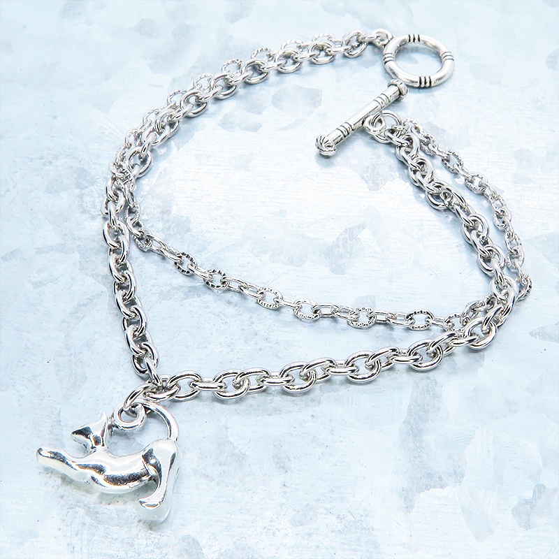 シルバーカラー 伸び猫シルエットモチーフのダブルチェーンブレスレット