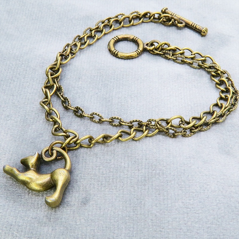 アンティークゴールド 伸び猫シルエットモチーフのダブルチェーンブレスレット