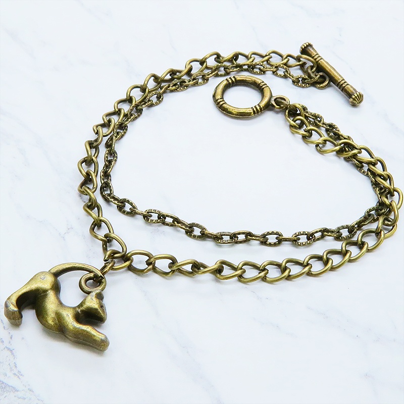 アンティークゴールド 伸び猫シルエットモチーフのダブルチェーンブレスレット