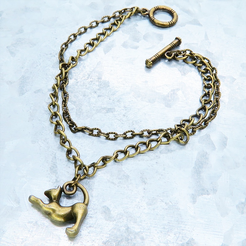 アンティークゴールド 伸び猫シルエットモチーフのダブルチェーンブレスレット