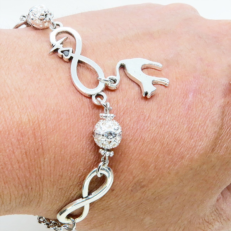 シルバーカラー 跳ね猫モチーフのブレスレット ラインストーンとエターナルモチーフのチェーン