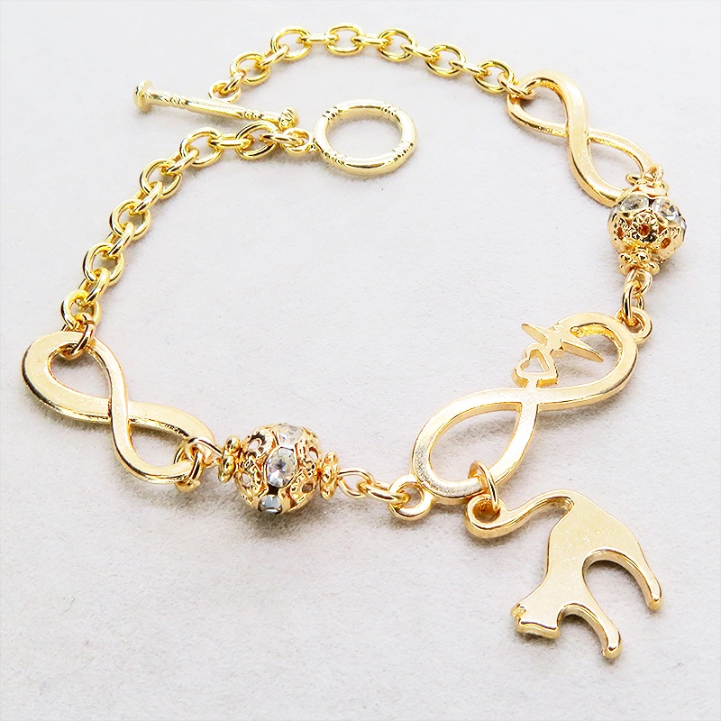 マットゴールド 跳ね猫モチーフのブレスレット ラインストーンとエターナルモチーフのチェーン