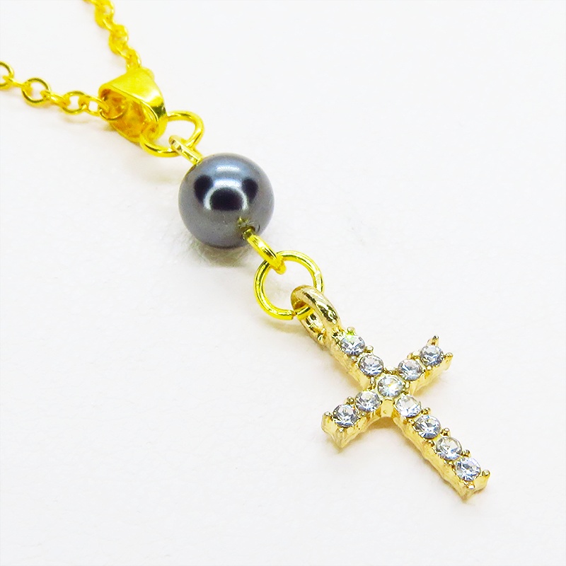 ゴールドカラー ラインストーンが輝くロザリオとスワロフスキーパール(ガンメタル)のコンパクトなネックレス 長さ調整可 アジャスター可