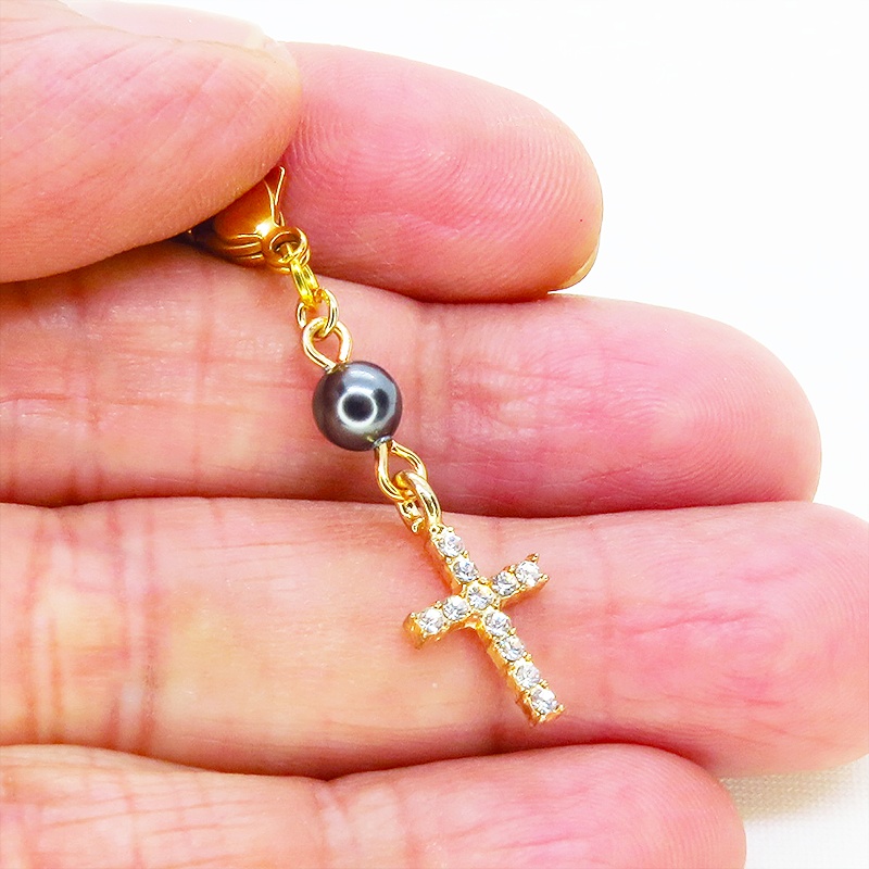 マスク・スマホチャーム ゴールドカラー ラインストーンが輝くロザリオとスワロフスキーパール(ガンメタル)のチャーム 金具変更可