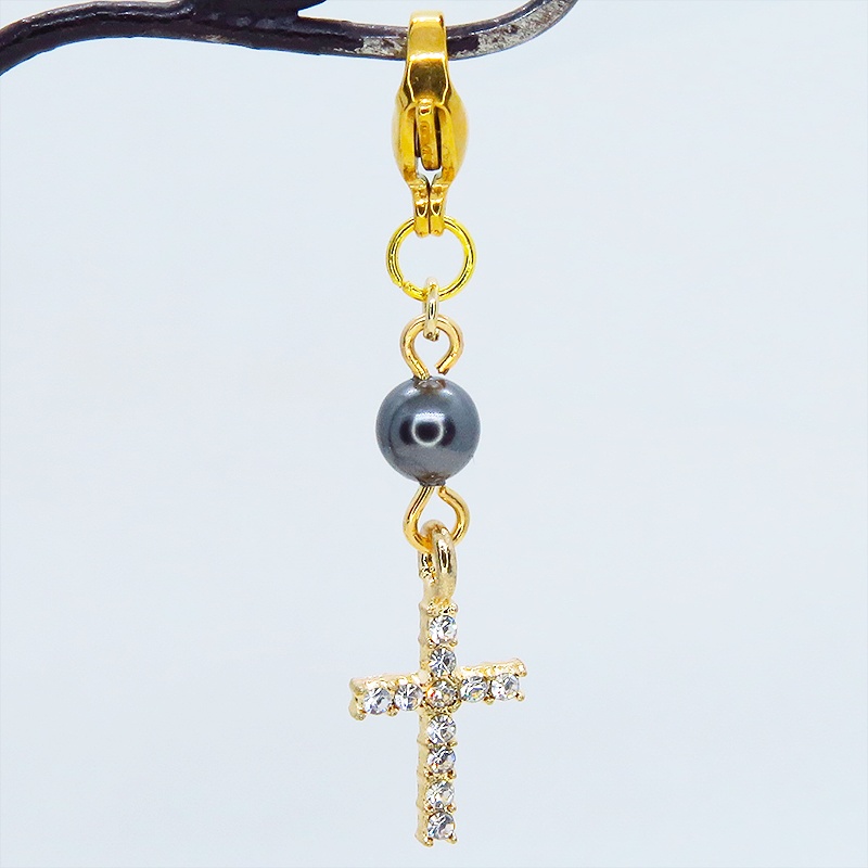 マスク・スマホチャーム ゴールドカラー ラインストーンが輝くロザリオとスワロフスキーパール(ガンメタル)のチャーム 金具変更可