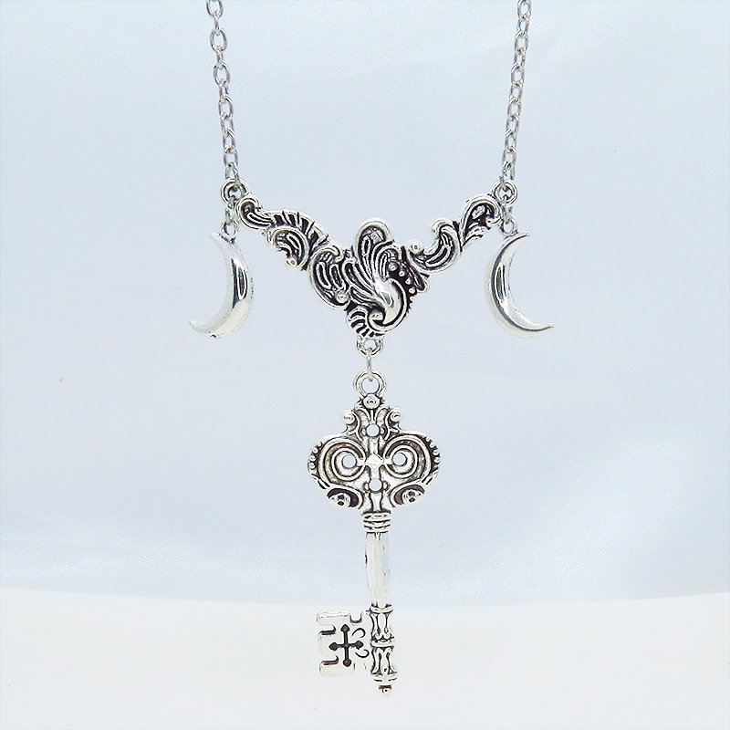 アンティークシルバー カギと三日月のゴシック調ペンダントネックレス アジャスター可