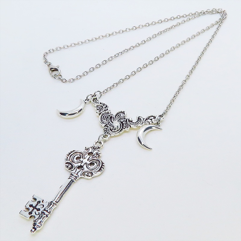 アンティークシルバー カギと三日月のゴシック調ペンダントネックレス アジャスター可
