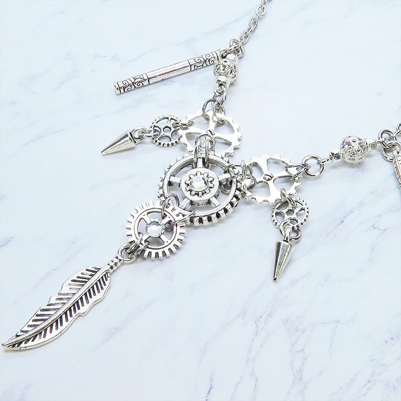 アンティークシルバー フェザーと歯車を組合せた多層構造のスチームパンク風ネックレス ラインストーン アジャスター可