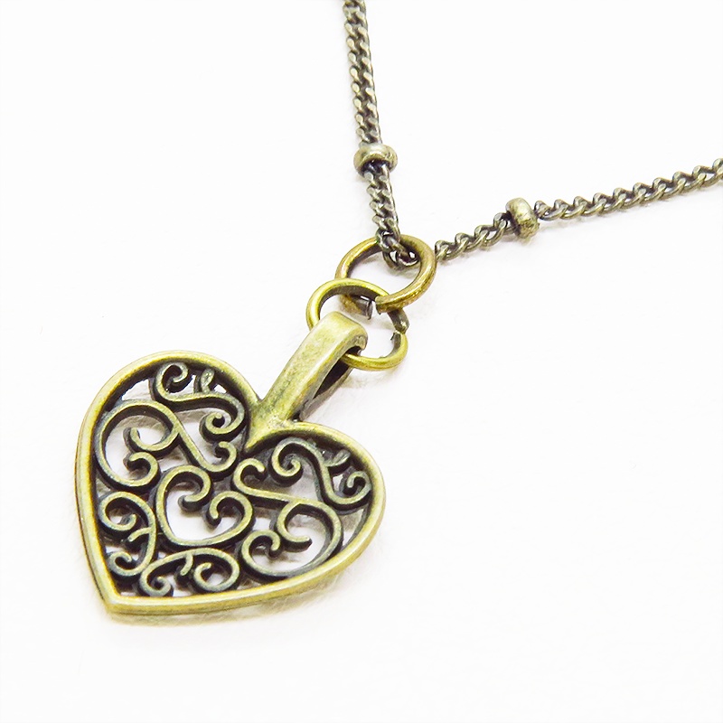 アンティークゴールド アラベスク調透かしのハートモチーフのブレスレット メタルビーズ付チェーン