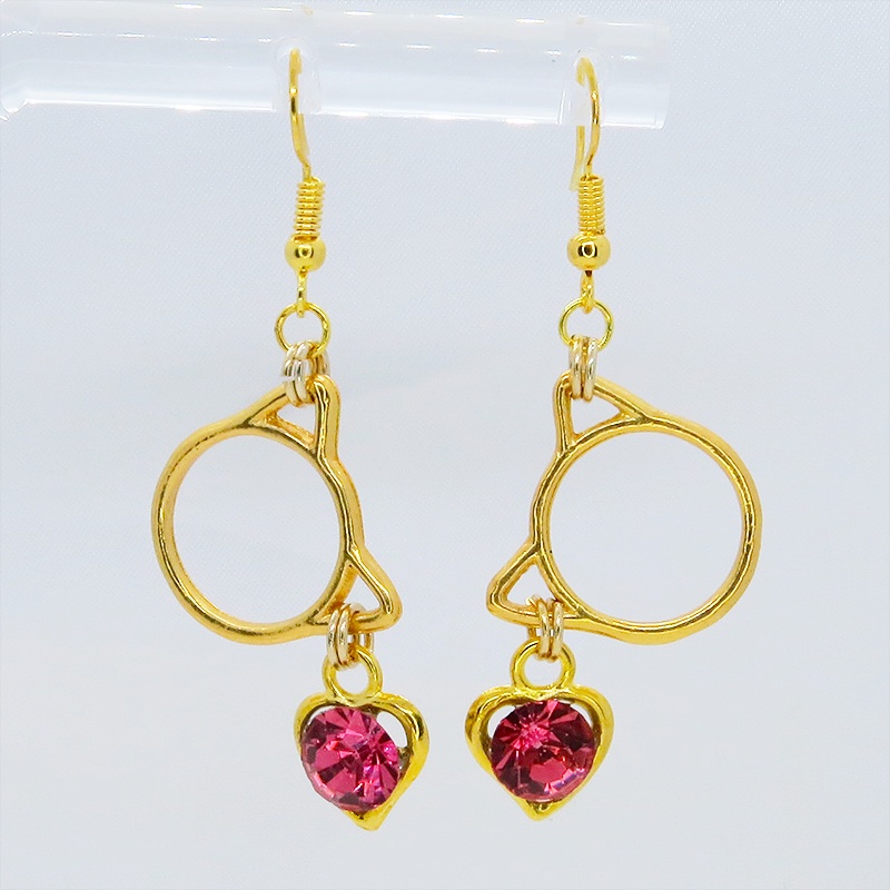 ゴールドカラー 猫フェイスフレームにクリスタルハート(マゼンタ)をつりさげた大人可愛いピアス サージカル可
