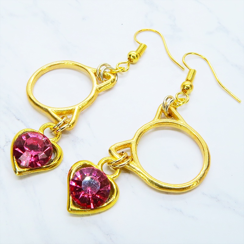 ゴールドカラー 猫フェイスフレームにクリスタルハート(マゼンタ)をつりさげた大人可愛いピアス サージカル可