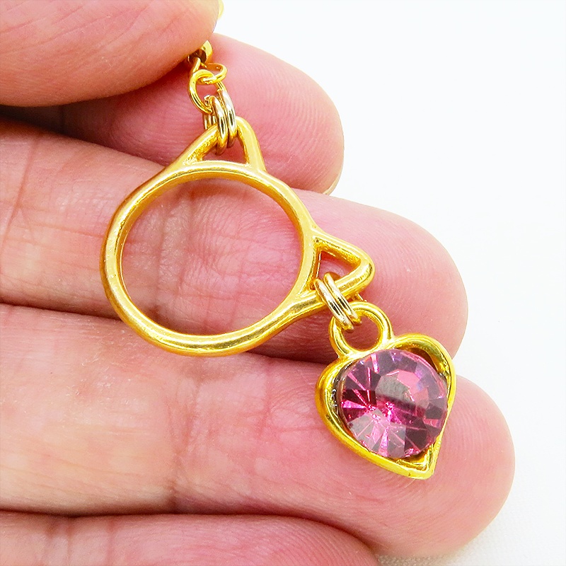 ゴールドカラー 猫フェイスフレームにクリスタルハート(マゼンタ)をつりさげた大人可愛いピアス サージカル可